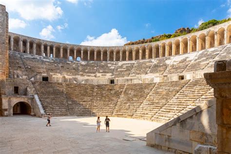 what does amphitheatre mean.